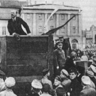 La famosa foto di Lenin e Troskij, dove Troskij è presente, ma durante l'era di Stalin verrà eliminato